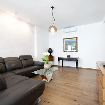 Ai 2 G - Luxury בארי